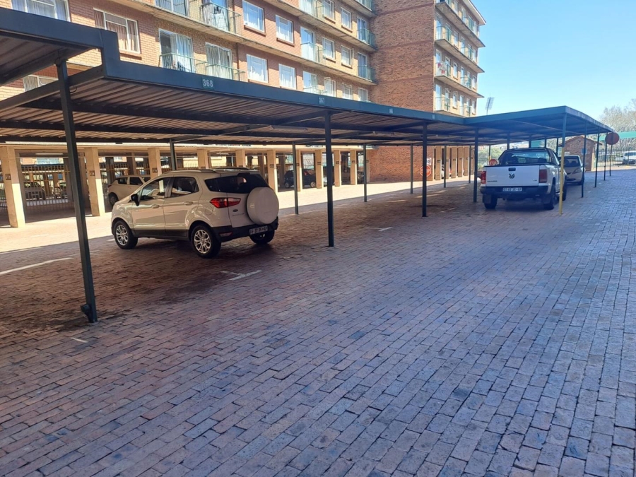 2 Bedroom Property for Sale in Die Hoewes Gauteng