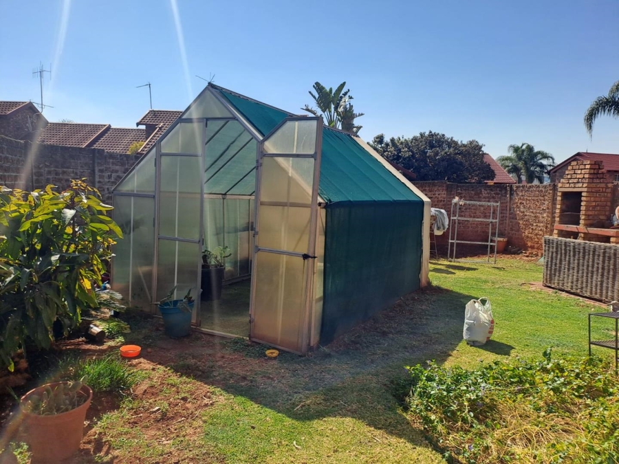 2 Bedroom Property for Sale in Highveld Gauteng