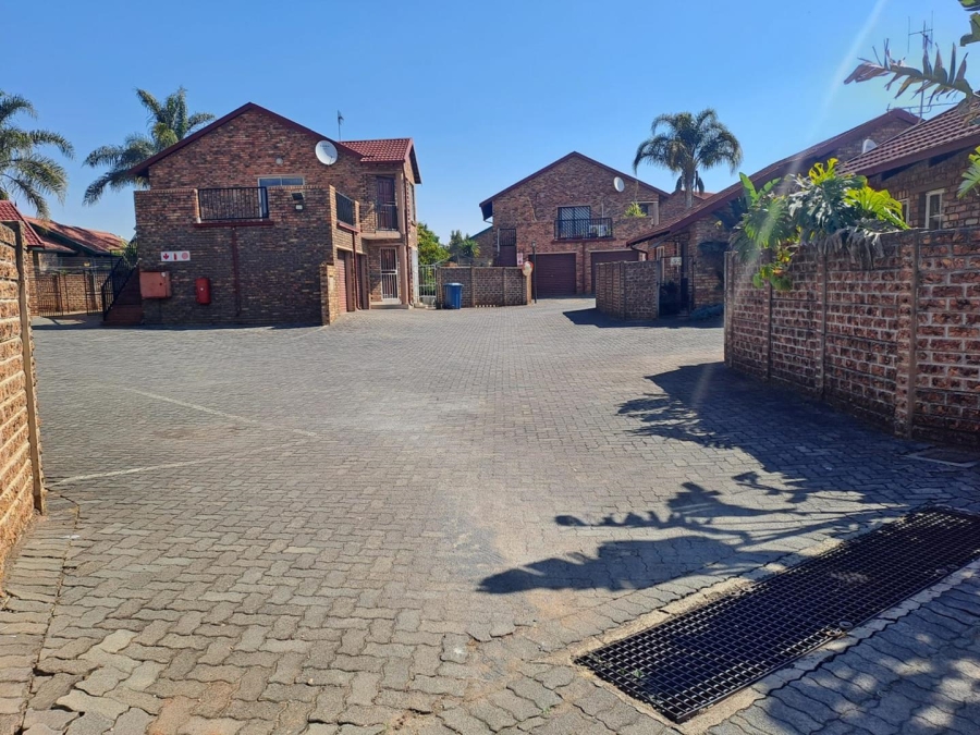 2 Bedroom Property for Sale in Highveld Gauteng