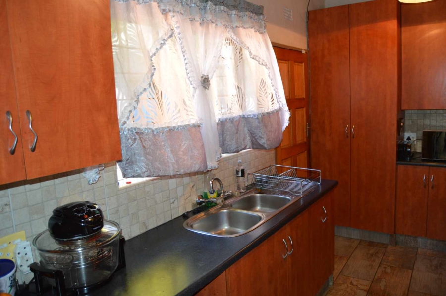 3 Bedroom Property for Sale in Brackendowns Gauteng