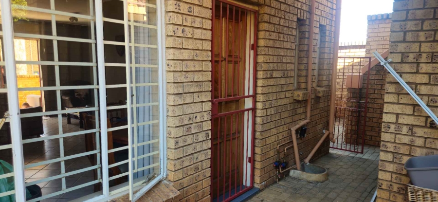 To Let 3 Bedroom Property for Rent in Faerie Glen Gauteng