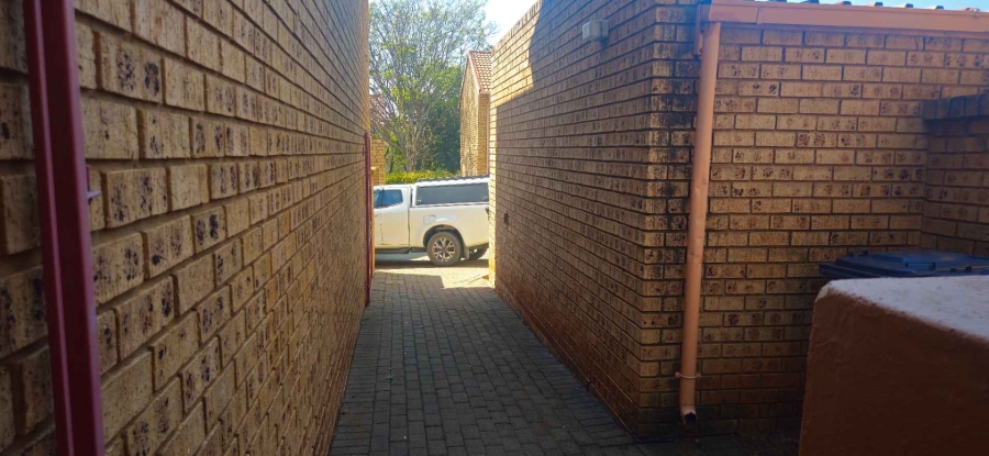 To Let 3 Bedroom Property for Rent in Faerie Glen Gauteng