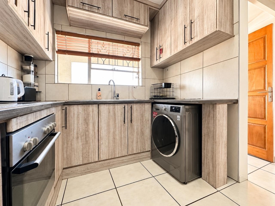 2 Bedroom Property for Sale in Vorna Valley Gauteng
