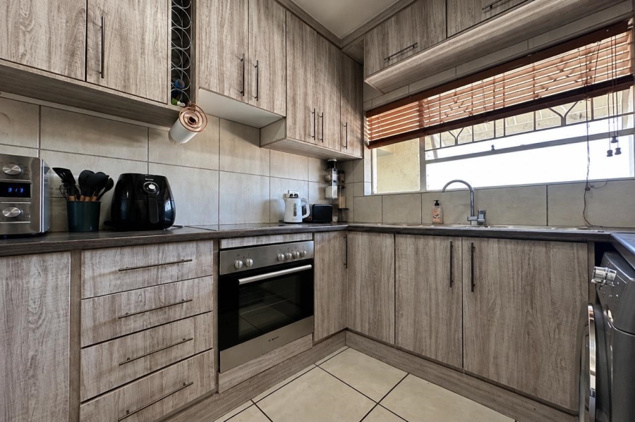 2 Bedroom Property for Sale in Vorna Valley Gauteng