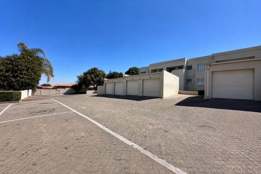 2 Bedroom Property for Sale in Vorna Valley Gauteng