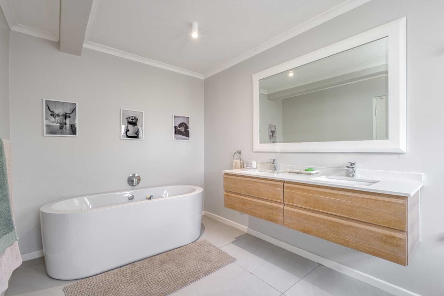 5 Bedroom Property for Sale in Fourways Gardens Gauteng