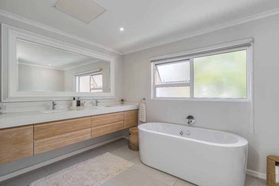 5 Bedroom Property for Sale in Fourways Gardens Gauteng