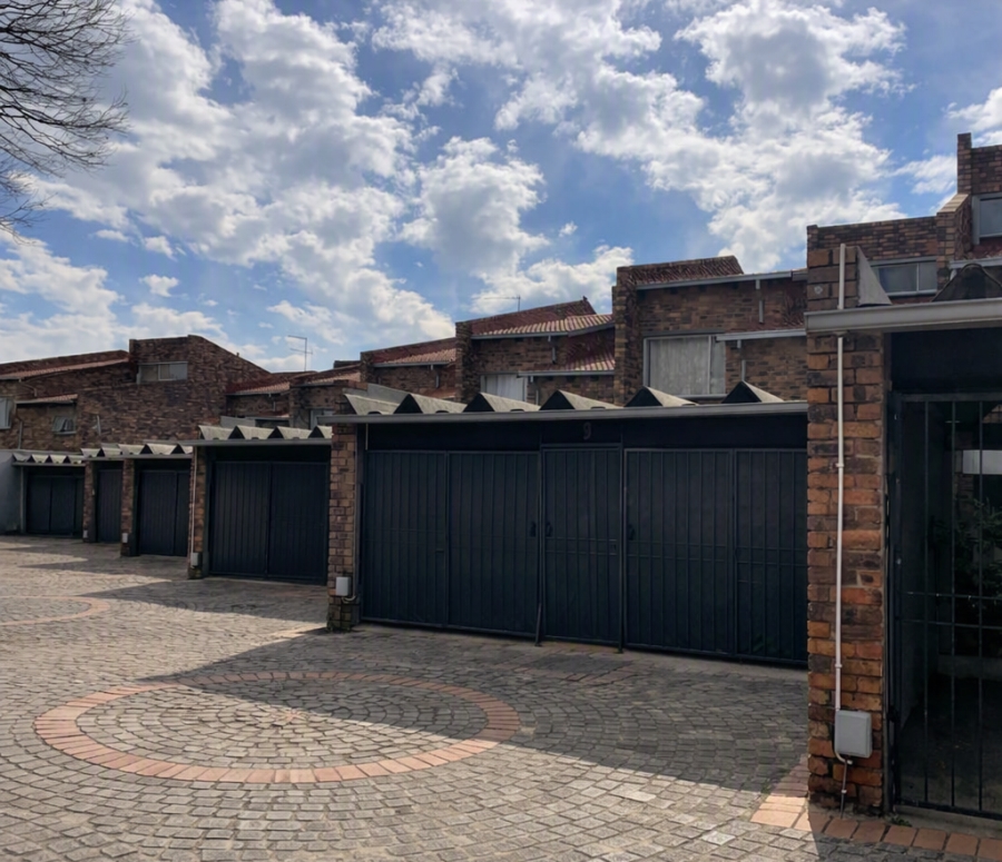 4 Bedroom Property for Sale in Crystal Park Gauteng