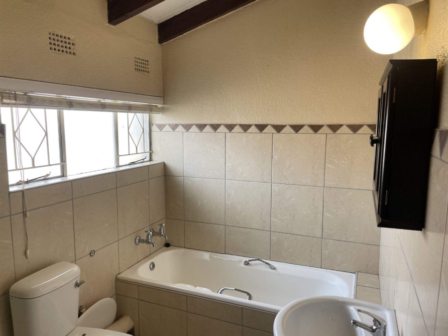 4 Bedroom Property for Sale in Crystal Park Gauteng