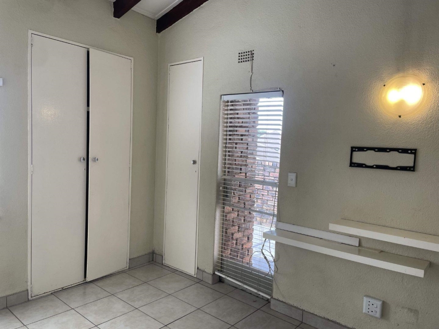 4 Bedroom Property for Sale in Crystal Park Gauteng