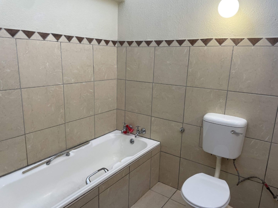 4 Bedroom Property for Sale in Crystal Park Gauteng