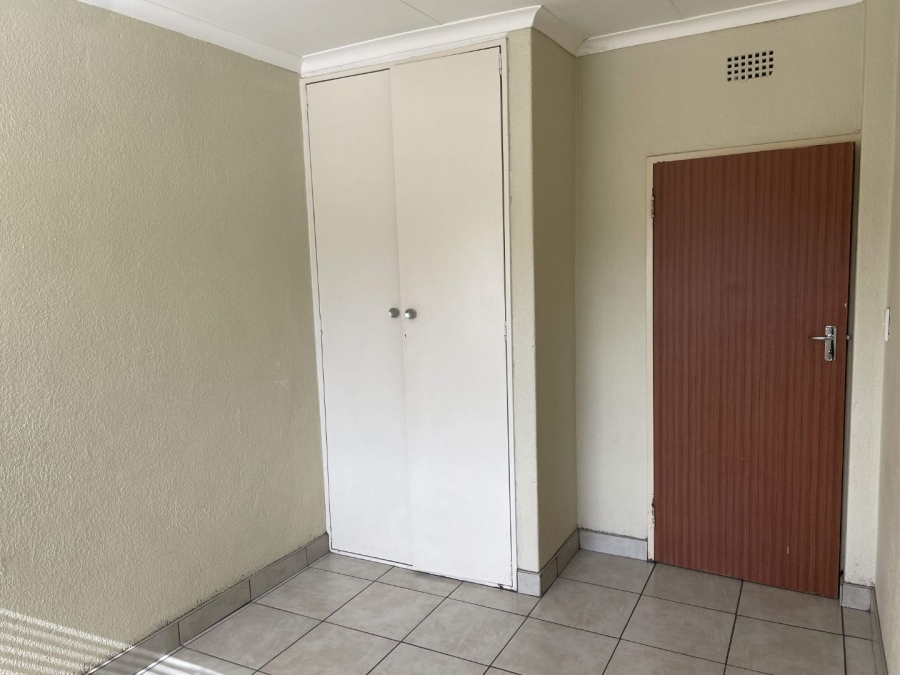 4 Bedroom Property for Sale in Crystal Park Gauteng