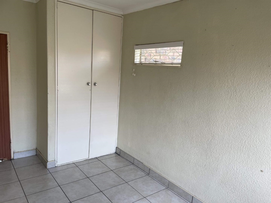 4 Bedroom Property for Sale in Crystal Park Gauteng