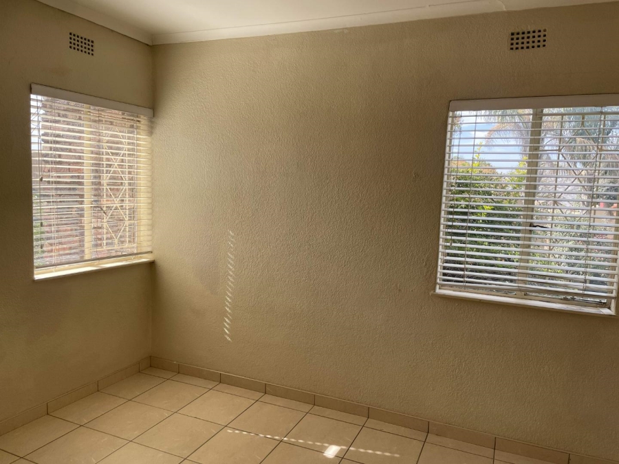 4 Bedroom Property for Sale in Crystal Park Gauteng
