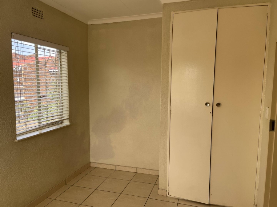 4 Bedroom Property for Sale in Crystal Park Gauteng