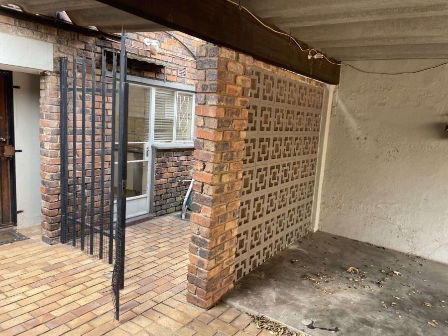 4 Bedroom Property for Sale in Crystal Park Gauteng