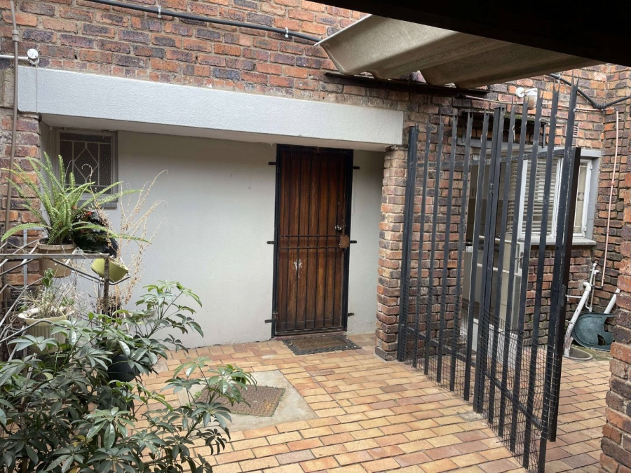 4 Bedroom Property for Sale in Crystal Park Gauteng