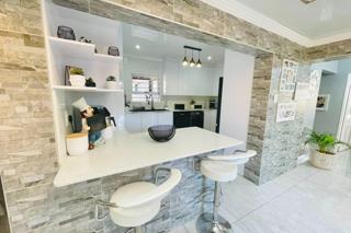 4 Bedroom Property for Sale in Brackendowns Gauteng