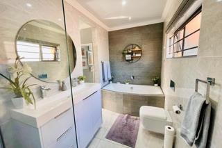 4 Bedroom Property for Sale in Brackendowns Gauteng