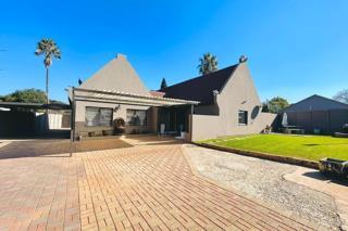 4 Bedroom Property for Sale in Brackendowns Gauteng