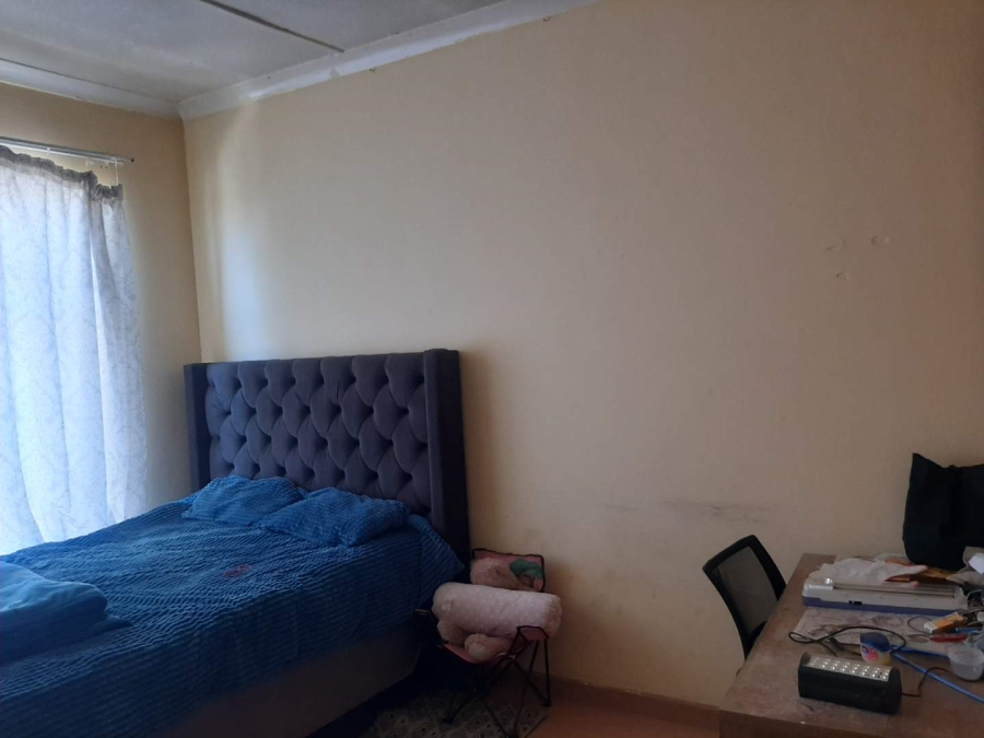 2 Bedroom Property for Sale in Towerby Gauteng