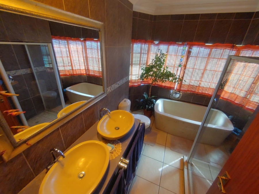 3 Bedroom Property for Sale in Mooilande Gauteng