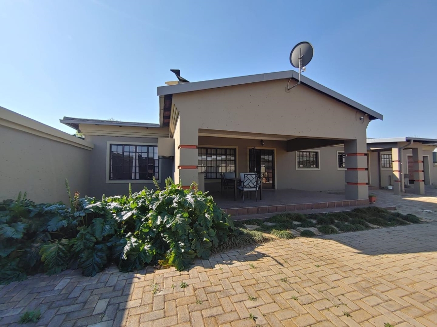 3 Bedroom Property for Sale in Mooilande Gauteng