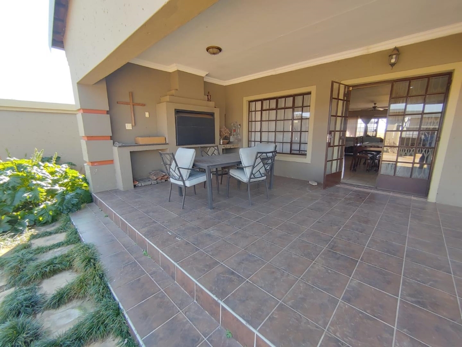 3 Bedroom Property for Sale in Mooilande Gauteng