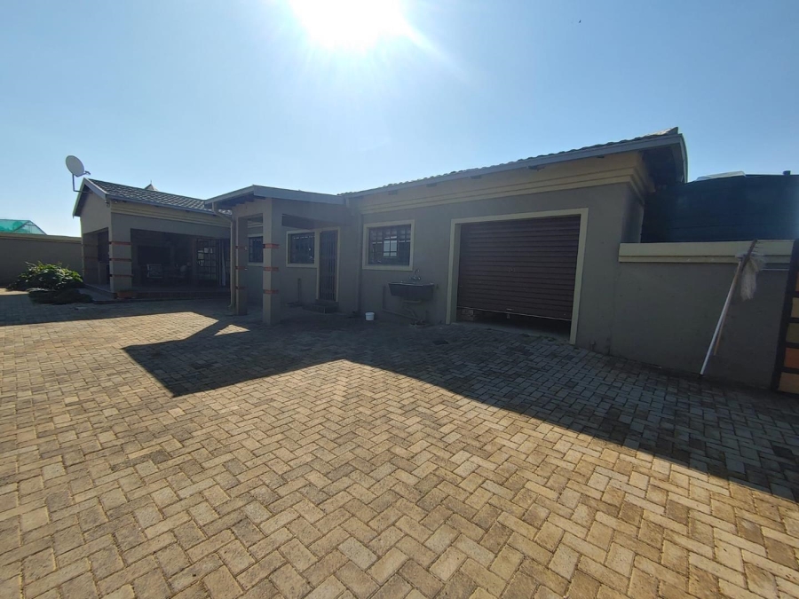3 Bedroom Property for Sale in Mooilande Gauteng