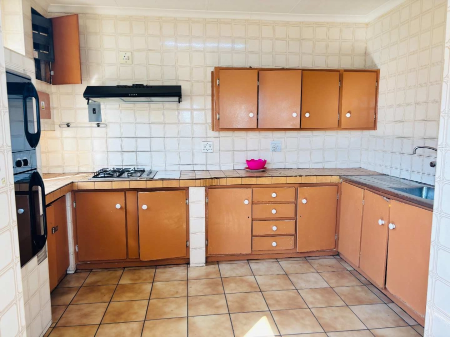 5 Bedroom Property for Sale in Rosettenville Gauteng