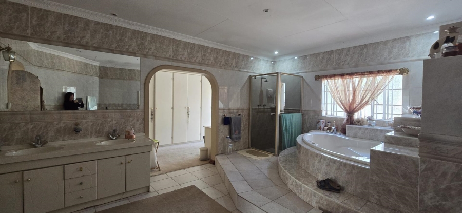 6 Bedroom Property for Sale in Amandasig Gauteng