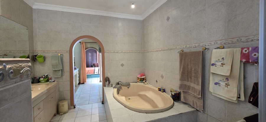 6 Bedroom Property for Sale in Amandasig Gauteng