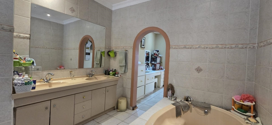 6 Bedroom Property for Sale in Amandasig Gauteng