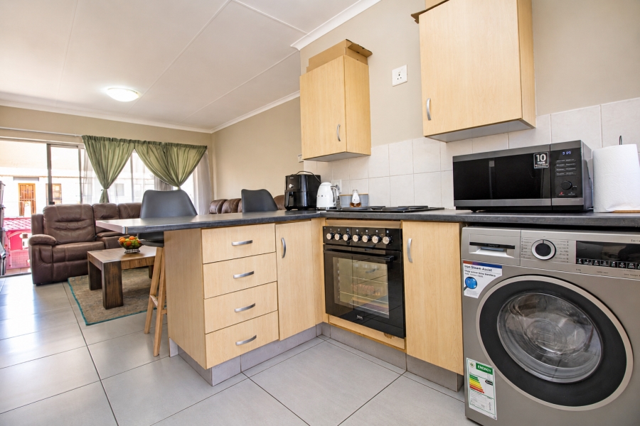 2 Bedroom Property for Sale in Wilgeheuwel Gauteng