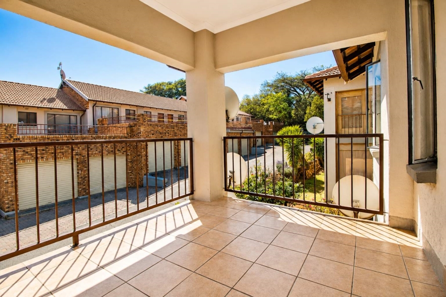 2 Bedroom Property for Sale in Wilgeheuwel Gauteng