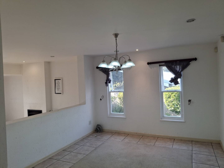 To Let 4 Bedroom Property for Rent in Magaliessig Gauteng