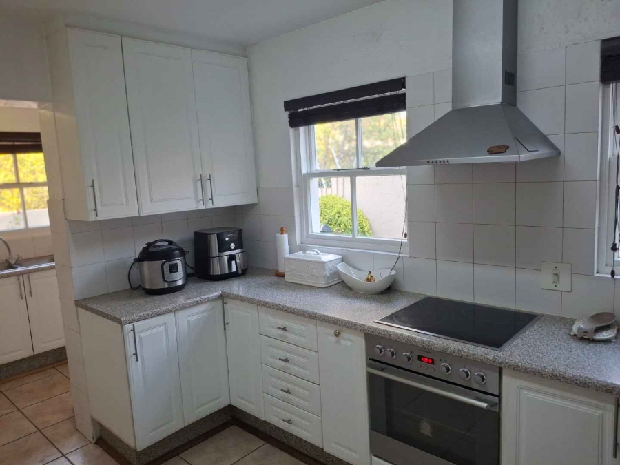 To Let 4 Bedroom Property for Rent in Magaliessig Gauteng