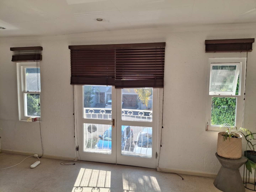 To Let 4 Bedroom Property for Rent in Magaliessig Gauteng