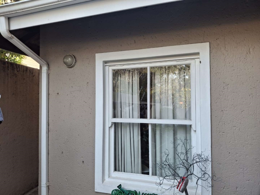 To Let 4 Bedroom Property for Rent in Magaliessig Gauteng