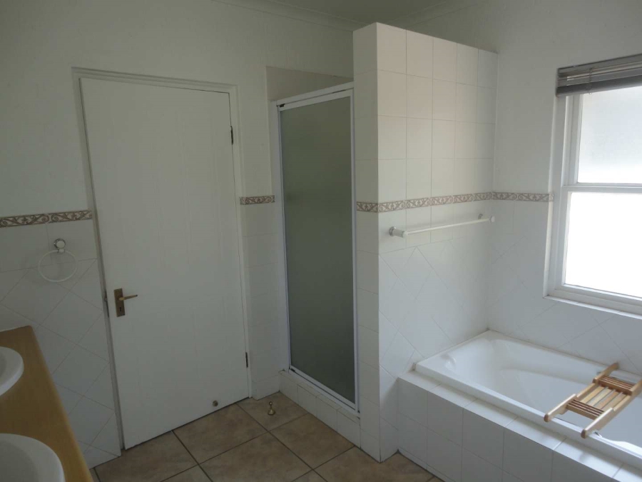 4 Bedroom Property for Sale in Magaliessig Gauteng