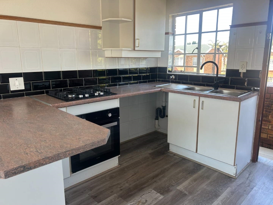 2 Bedroom Property for Sale in Farrarmere Gauteng