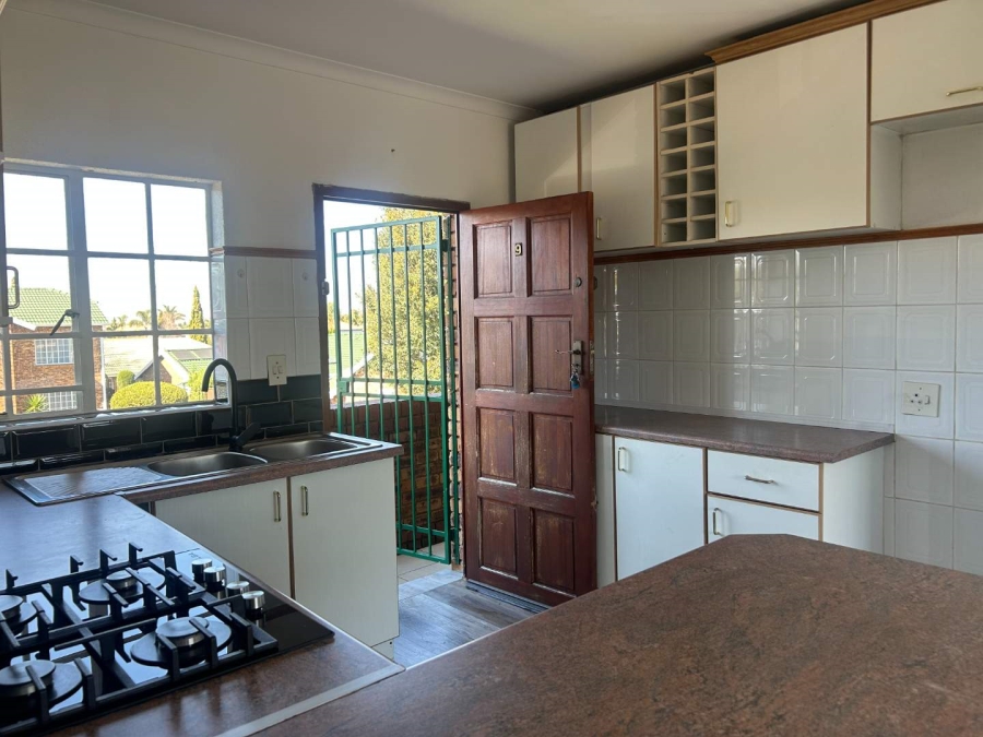 2 Bedroom Property for Sale in Farrarmere Gauteng