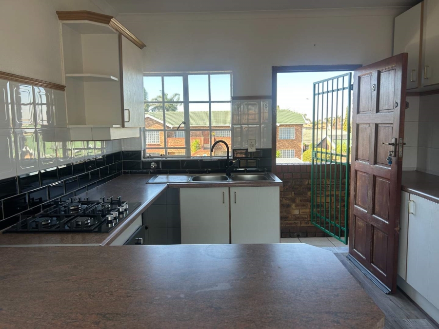 2 Bedroom Property for Sale in Farrarmere Gauteng