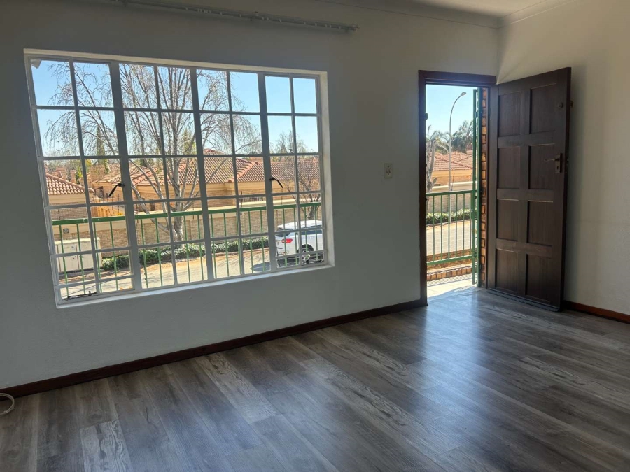 2 Bedroom Property for Sale in Farrarmere Gauteng
