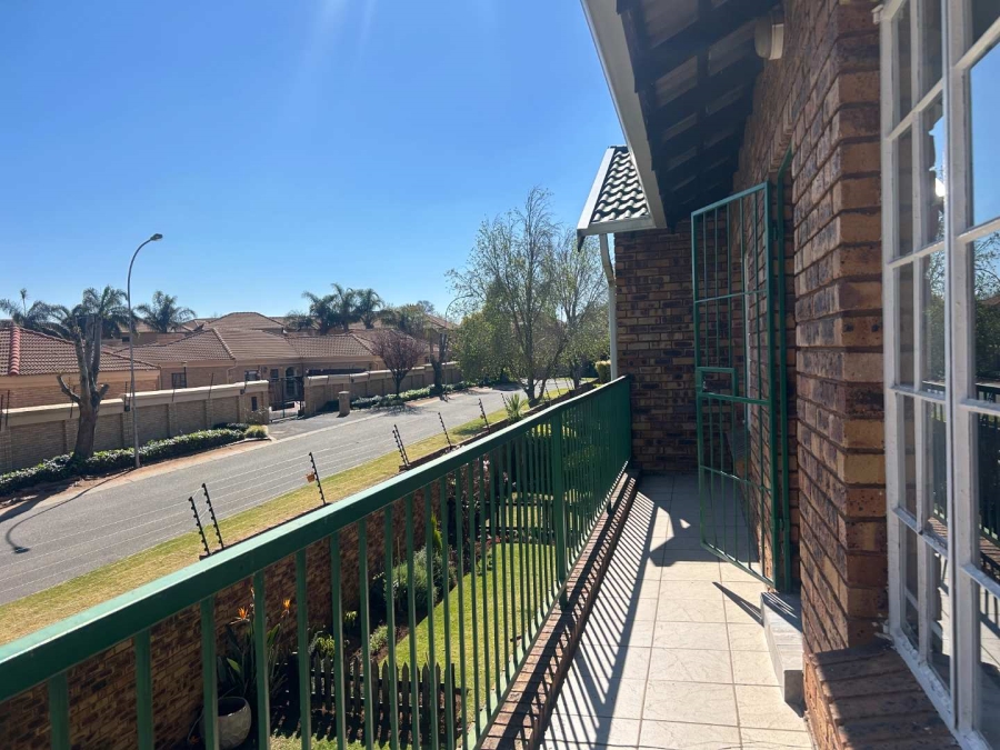 2 Bedroom Property for Sale in Farrarmere Gauteng