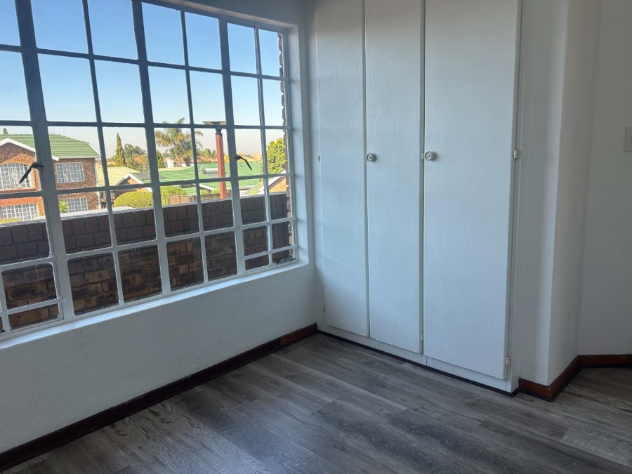 2 Bedroom Property for Sale in Farrarmere Gauteng