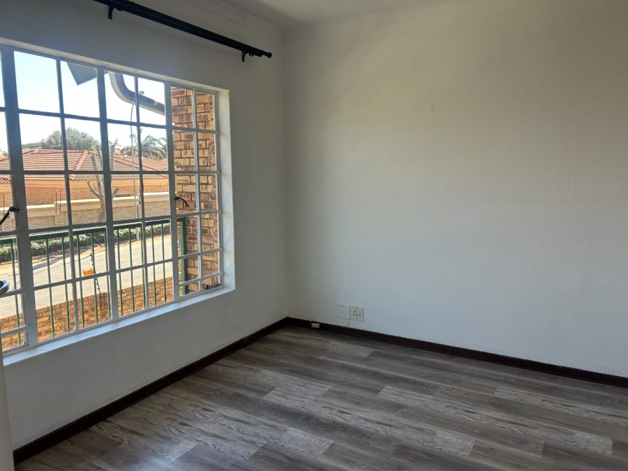 2 Bedroom Property for Sale in Farrarmere Gauteng