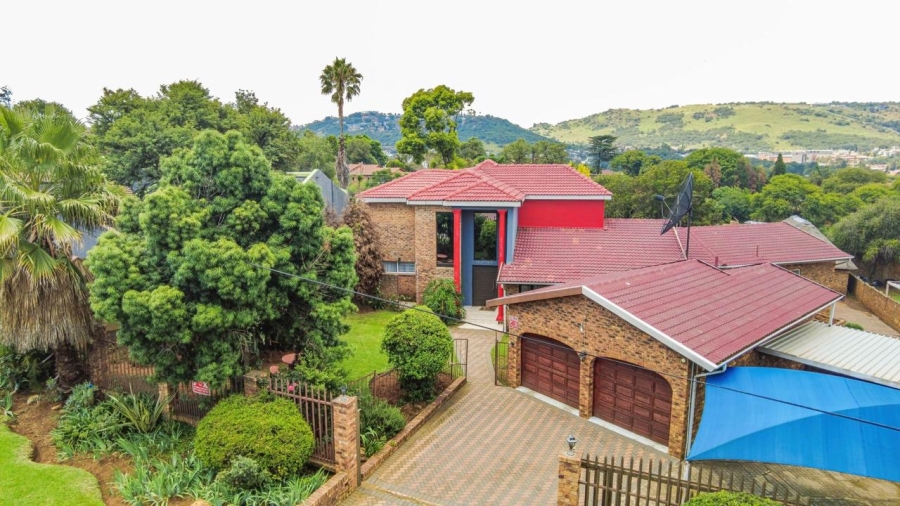 To Let 5 Bedroom Property for Rent in Glenvista Gauteng