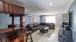 To Let 5 Bedroom Property for Rent in Glenvista Gauteng