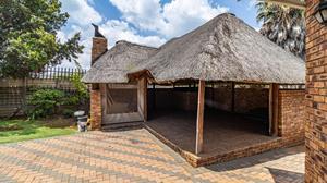 To Let 5 Bedroom Property for Rent in Glenvista Gauteng